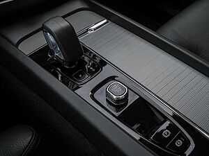 Volvo  T6 AWD Recharge Plug-In Hybrid R-Design
