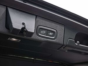 Volvo  T6 AWD Recharge Plug-In Hybrid R-Design