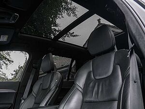 Volvo  T8 AWD Recharge Plug-In Hybrid R-Design