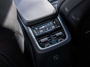Volvo  T8 Ultimate Dark Recharge Plug-In Hybrid AWD