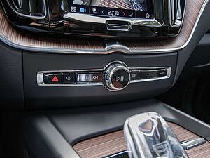Volvo  T8 AWD Recharge Ultimate Dark Plug-In Hybrid