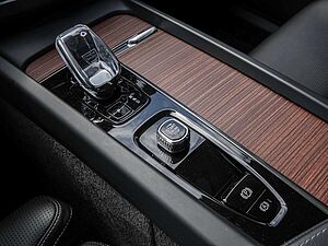 Volvo  T8 AWD Recharge Ultimate Dark Plug-In Hybrid