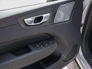 Volvo  T8 AWD Recharge Ultimate Dark Plug-In Hybrid