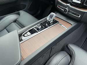 Volvo  T8 AWD Recharge Ultimate Dark Plug-In Hybrid