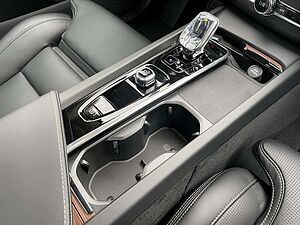 Volvo  T8 AWD Recharge Ultimate Dark Plug-In Hybrid