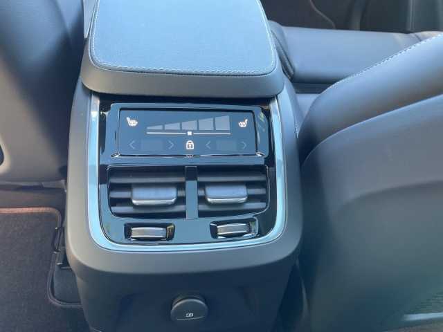 Volvo  T8 Ultimate Dark Recharge AWD,360°Kamera,7-Sitzer, AHK