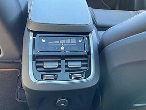 Volvo  T8 Ultimate Dark Recharge AWD,360°Kamera,7-Sitzer, AHK