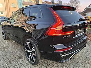 Volvo  Plus Dark B4 AHK schwenkb. Schiebedach Standhzg.