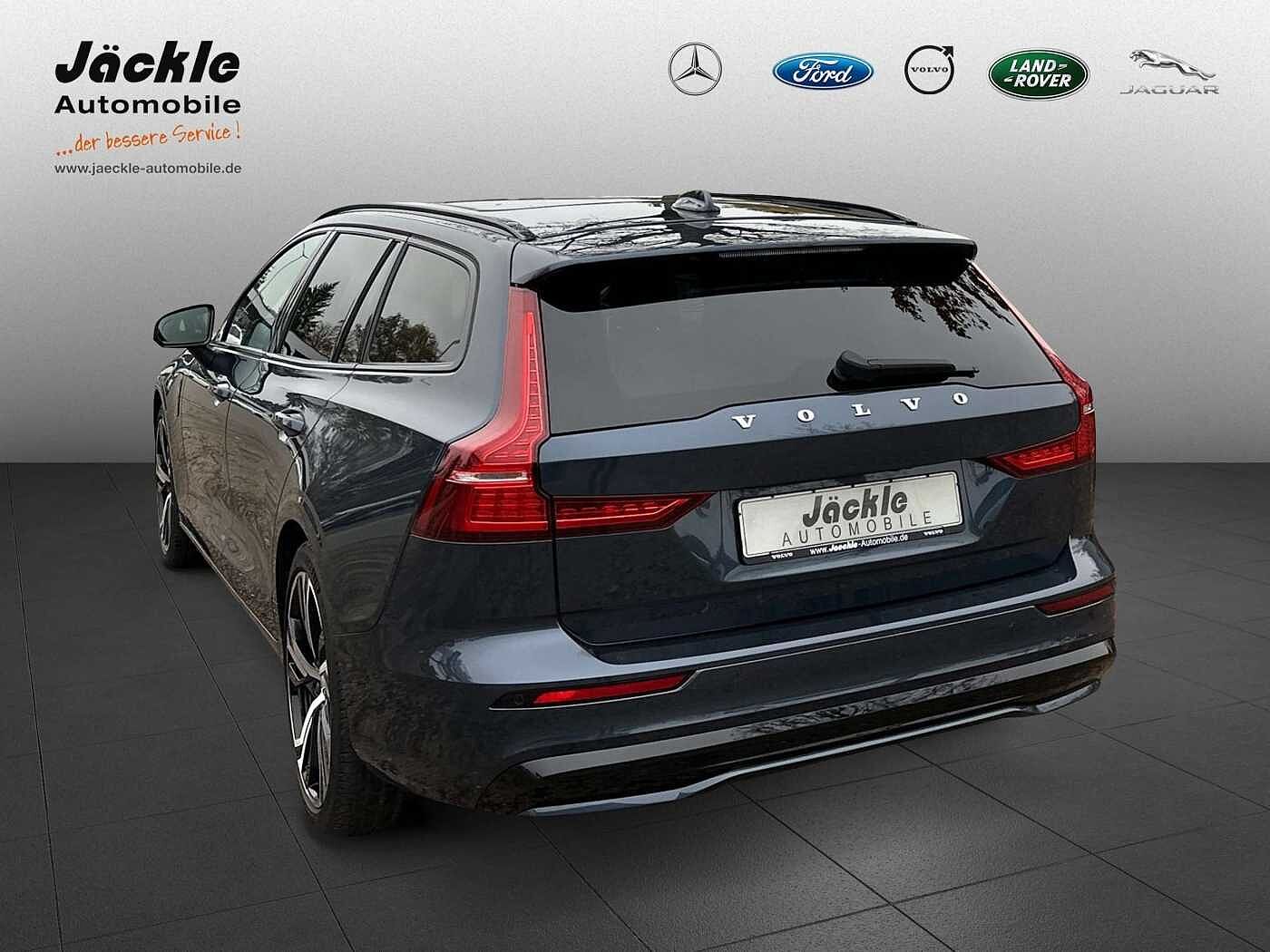 Volvo  Plus Dark Recharge Plug-In Hybrid AWD