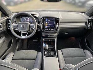 Volvo  T2 Mild-Hybrid Plus Dark Pano Standhzg. ACC