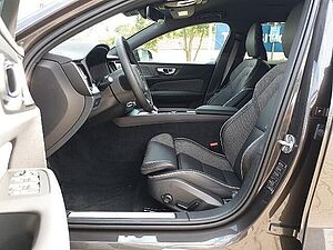 Volvo  Plus Dark*HARMAN/KARDON*STANDHEIZUNG*R-CAM*