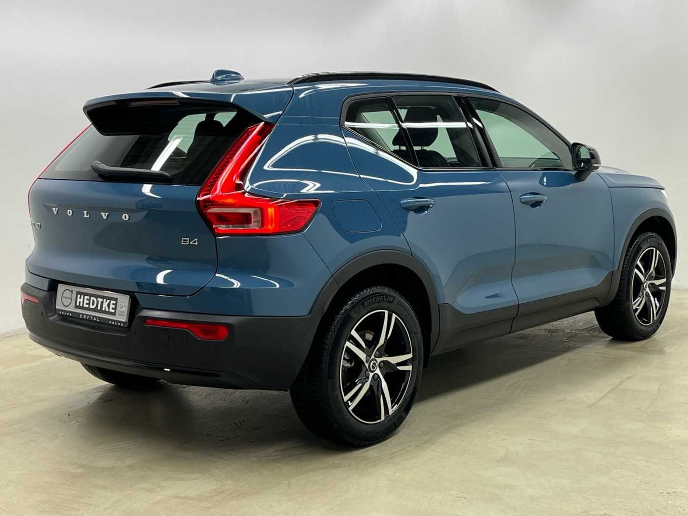 Volvo  XC40 Plus, B4 Mild-Hybrid, Benzin, Dark