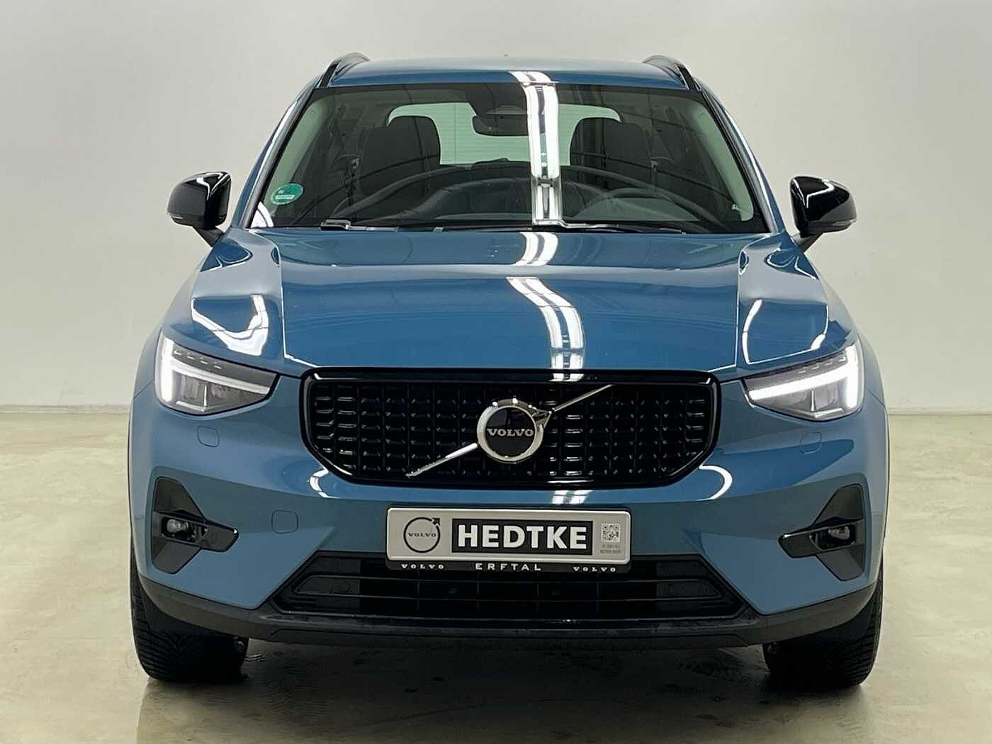 Volvo  XC40 Plus, B4 Mild-Hybrid, Benzin, Dark