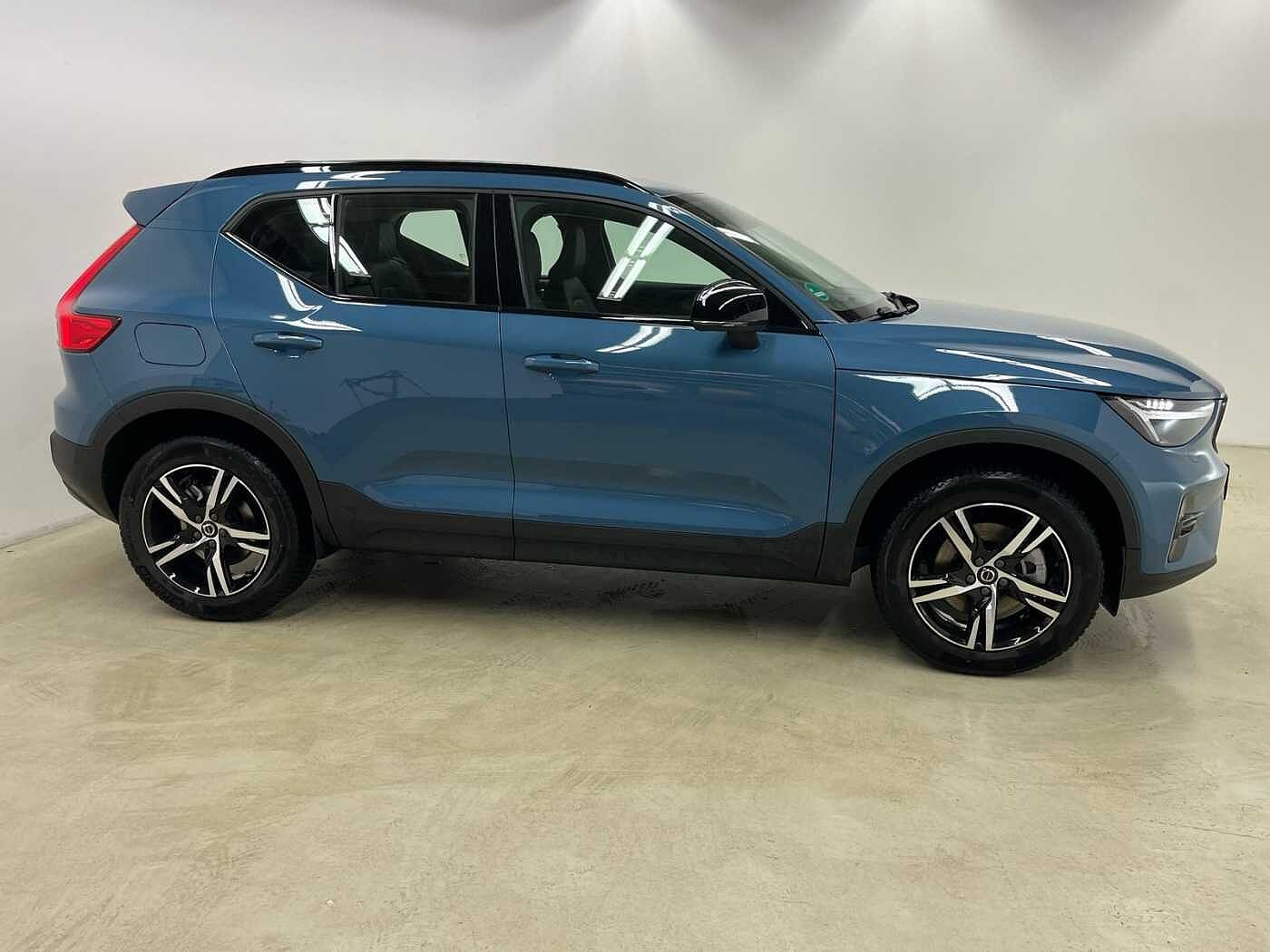 Volvo  XC40 Plus, B4 Mild-Hybrid, Benzin, Dark