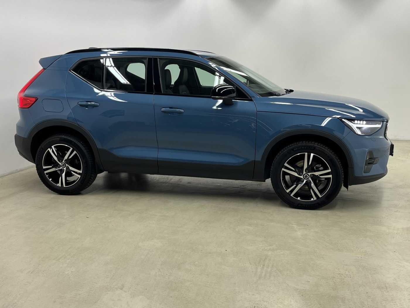 Volvo  XC40 Plus, B4 Mild-Hybrid, Benzin, Dark