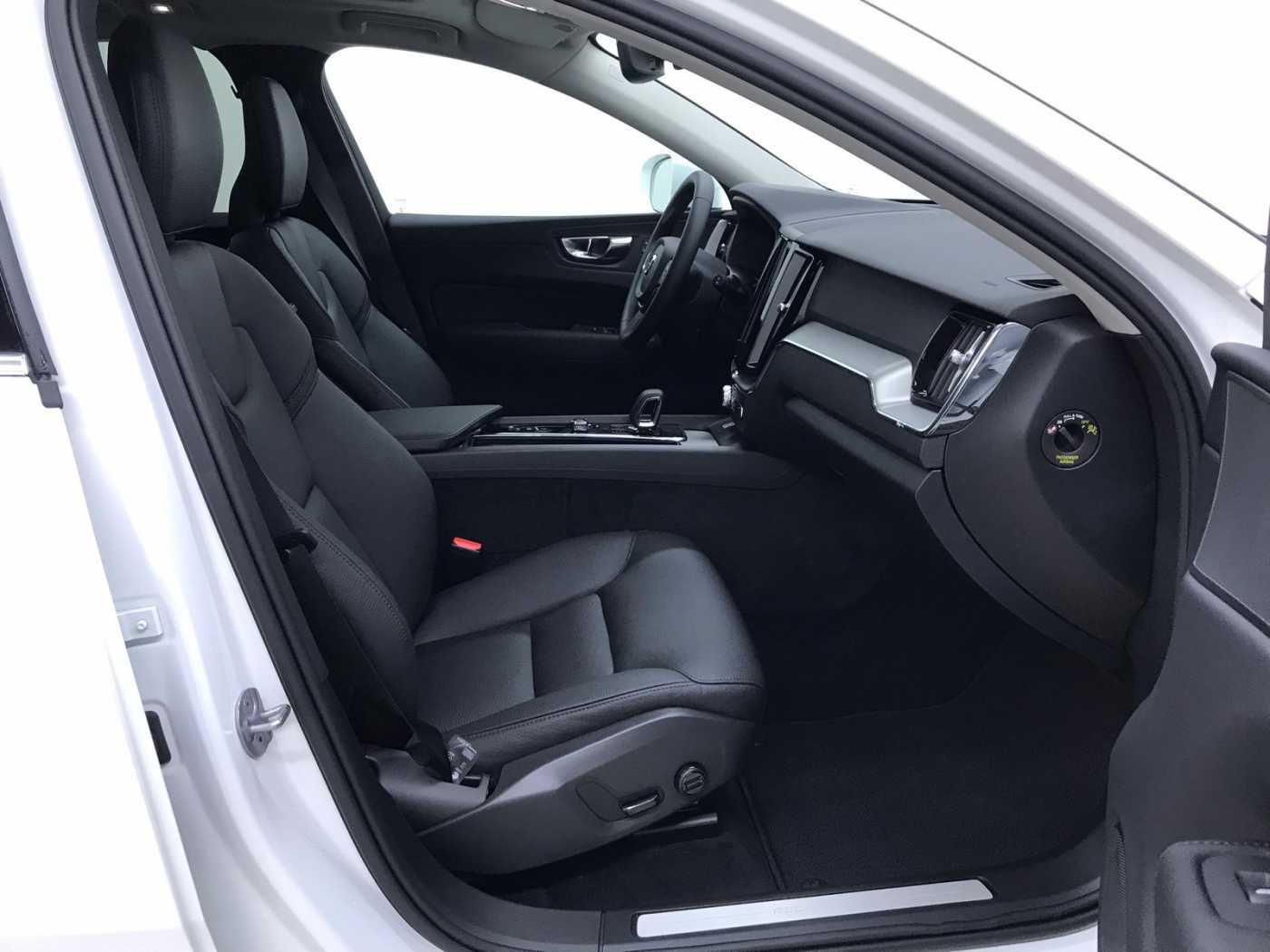 Volvo  XC60 Recharge Core, T6 AWD Plug-in Hybrid, Elektrisch/Benzin, Bright