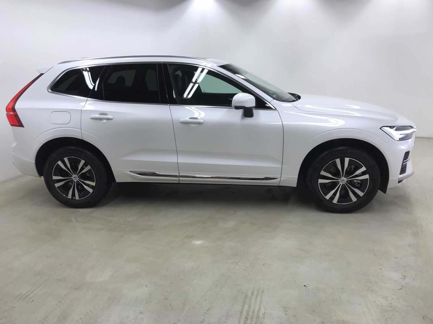 Volvo  XC60 Recharge Core, T6 AWD Plug-in Hybrid, Elektrisch/Benzin, Bright