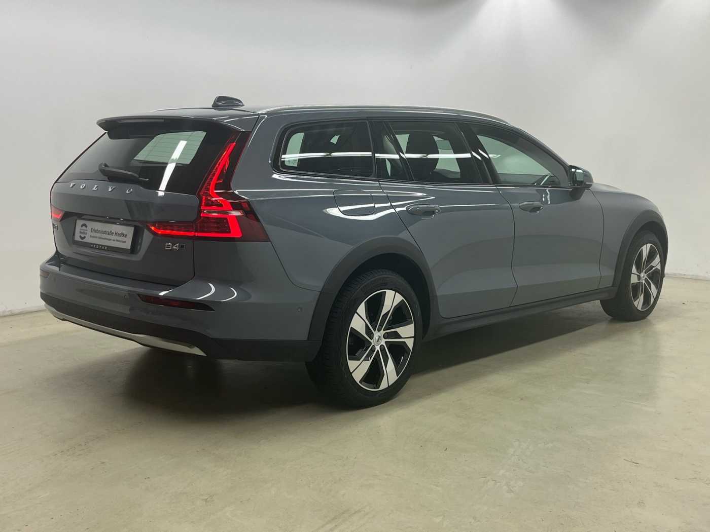 Volvo  V60 Cross Country Ultimate, B4 AWD Mild-Hybrid, Diesel, Bright