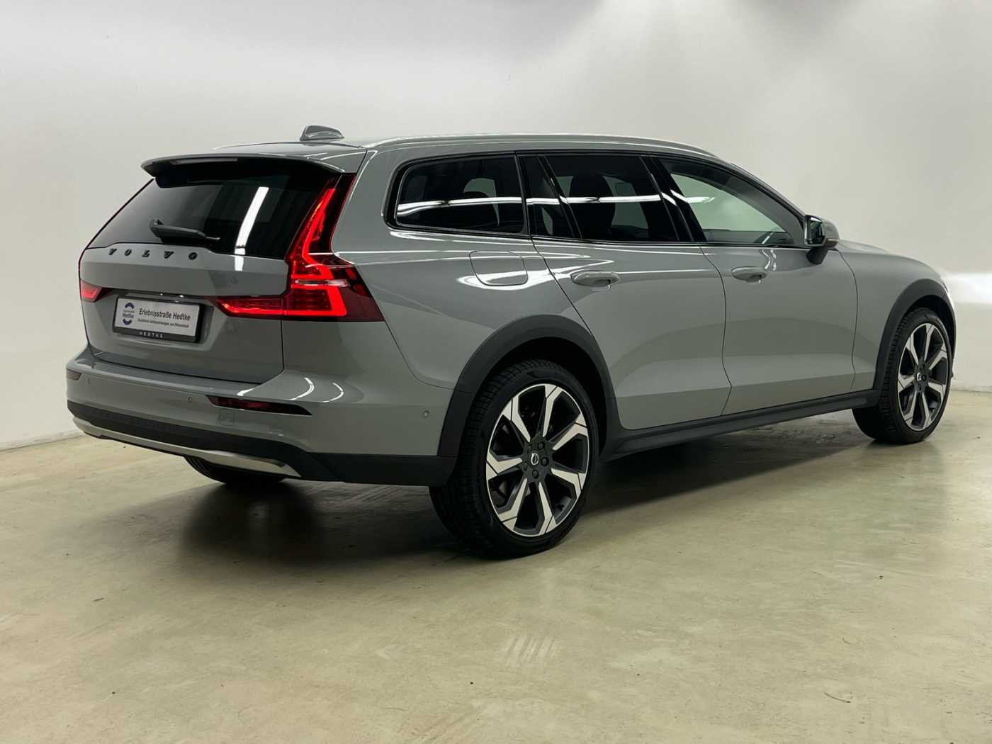 Volvo  V60 Cross Country Ultimate, B4 AWD Mild-Hybrid, Diesel