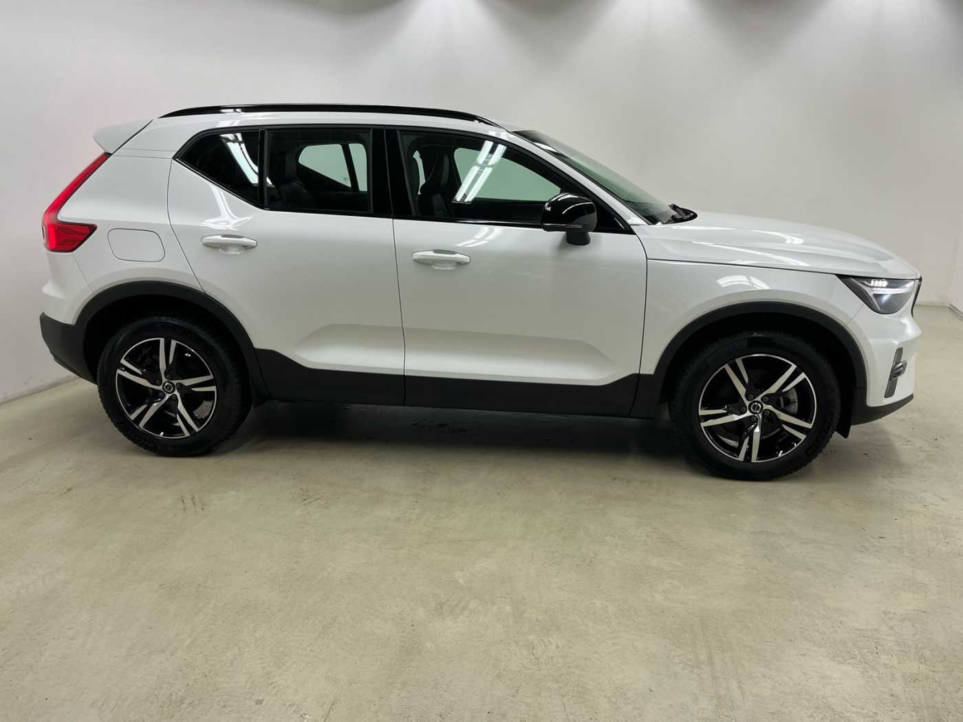 Volvo  XC40 Plus, B4 Mild-Hybrid, Benzin, Dark