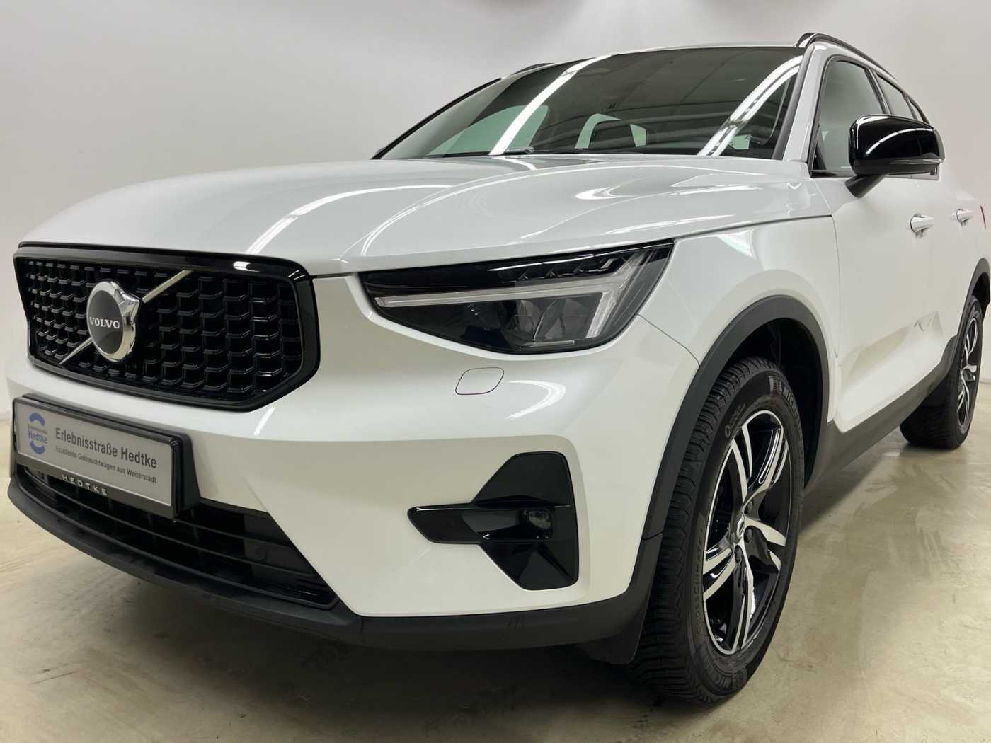 Volvo  XC40 Plus, B4 Mild-Hybrid, Benzin, Dark