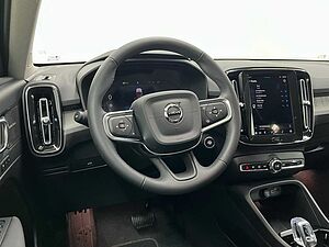 Volvo  XC40 Plus, B4 Mild-Hybrid, Benzin, Dark