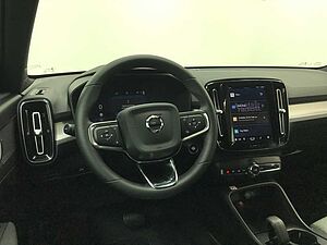 Volvo  XC40 Core, B3 Mild-Hybrid, Benzin