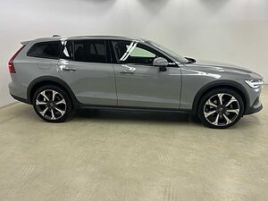 Volvo  V60 Cross Country Ultimate, B4 AWD Mild-Hybrid, Diesel