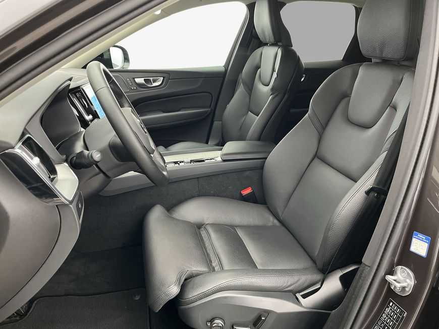 Volvo  Plus Dark