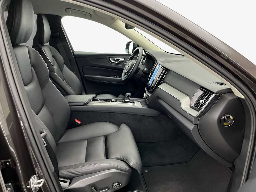 Volvo  Plus Dark
