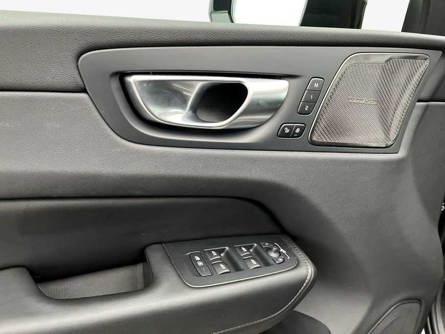 Volvo  Plus Dark