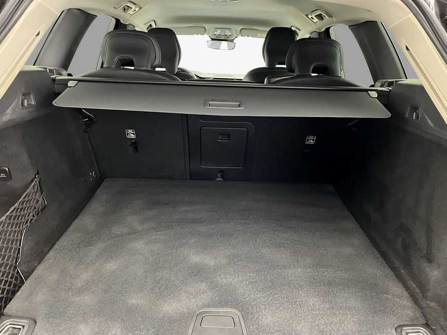 Volvo  Plus Dark