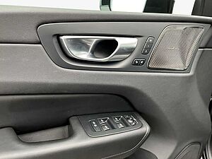 Volvo  Plus Dark