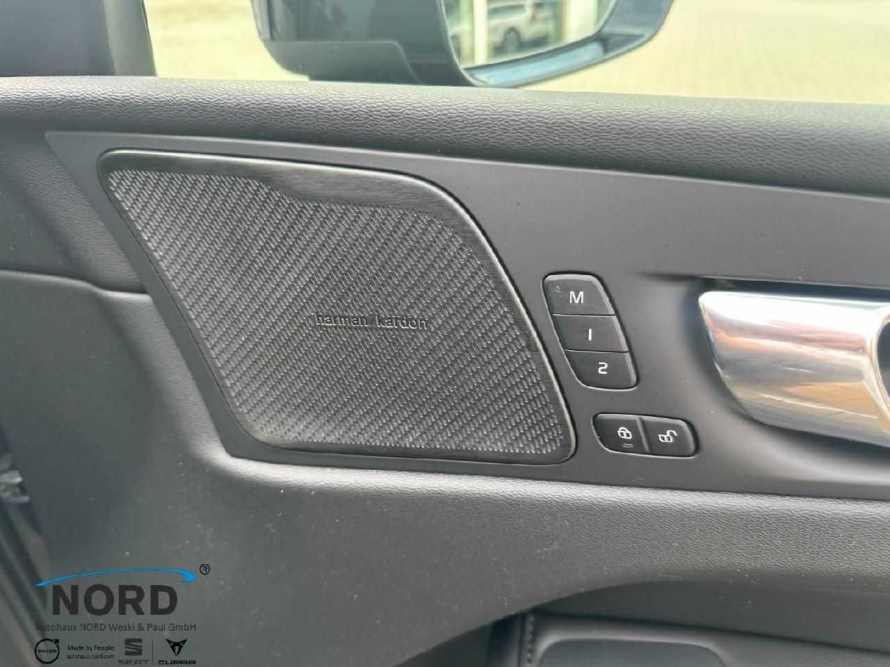 Volvo  B4D Plus Dark AWD/Standh. /HarmanKardon/Blis