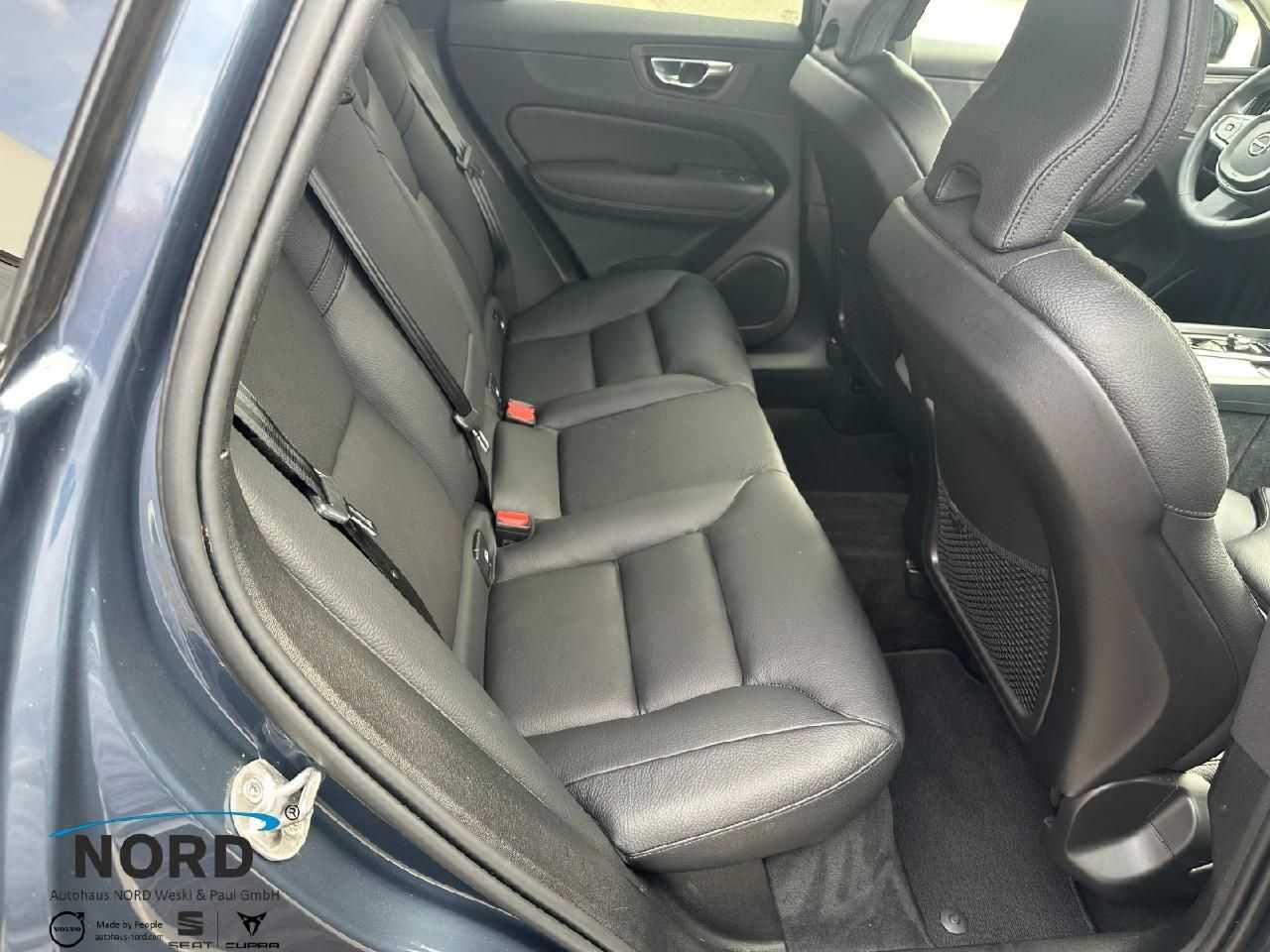Volvo  B4D Plus Dark AWD/Standh. /HarmanKardon/Blis