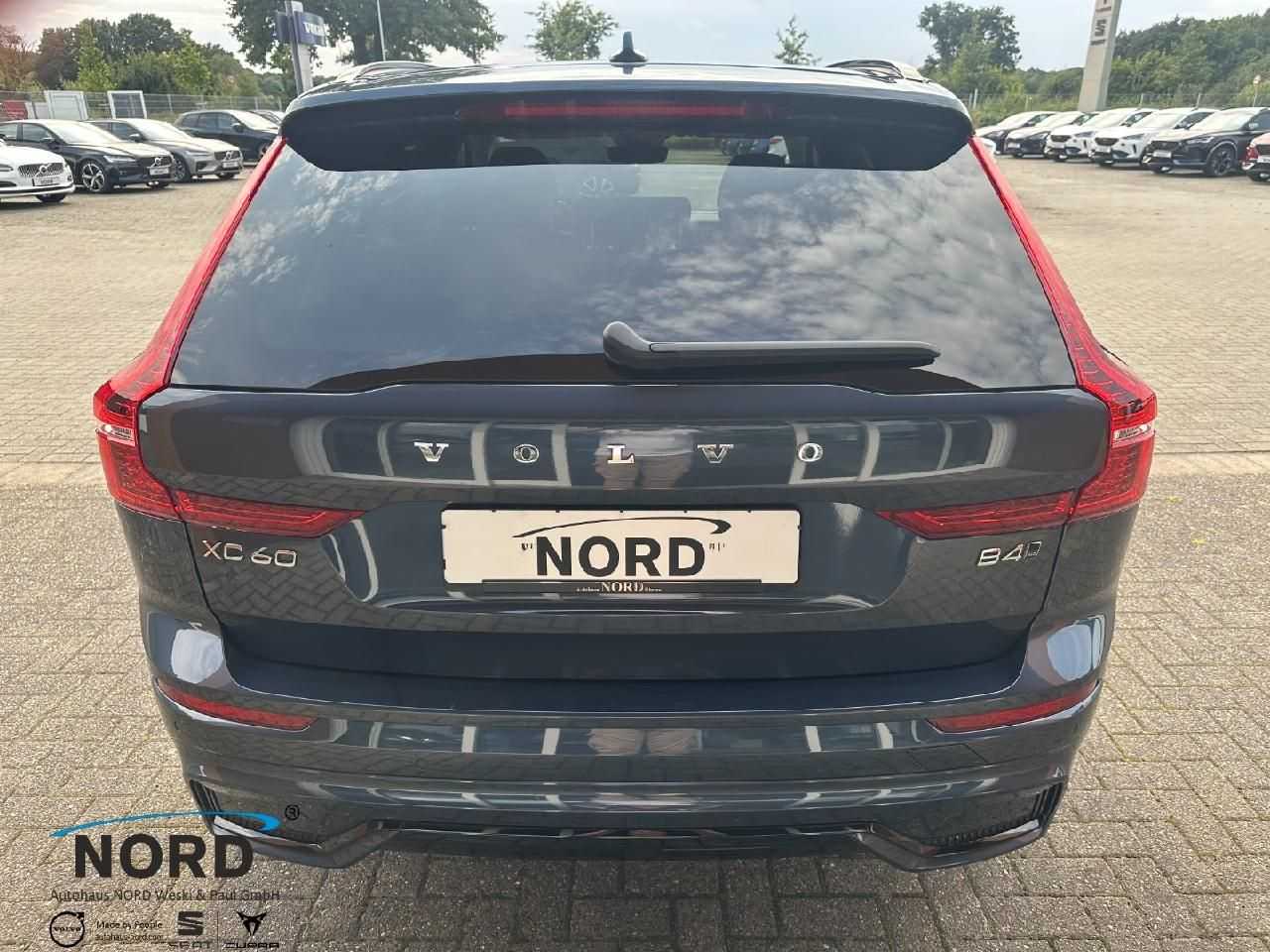Volvo  B4D Plus Dark AWD/Standh. /HarmanKardon/Blis