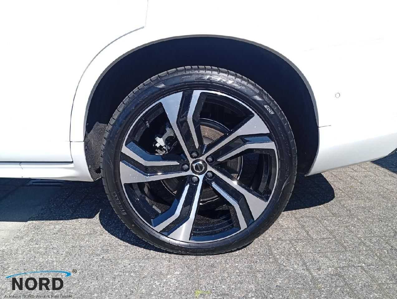 Volvo  Ultra Dark T8 Plug-In Hybrid AWD/B&W/22