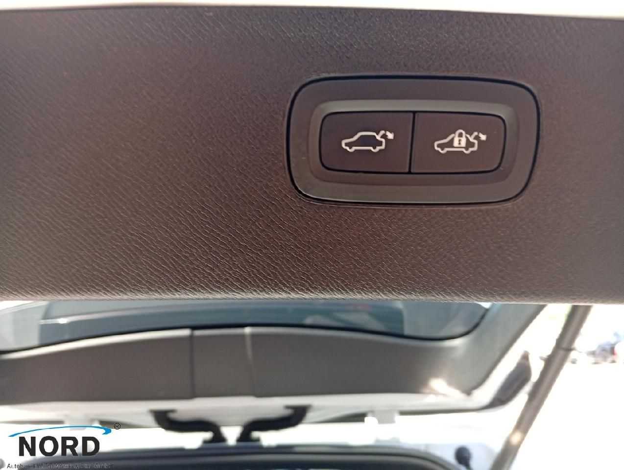 Volvo  Ultra Dark T8 Plug-In Hybrid AWD/B&W/22