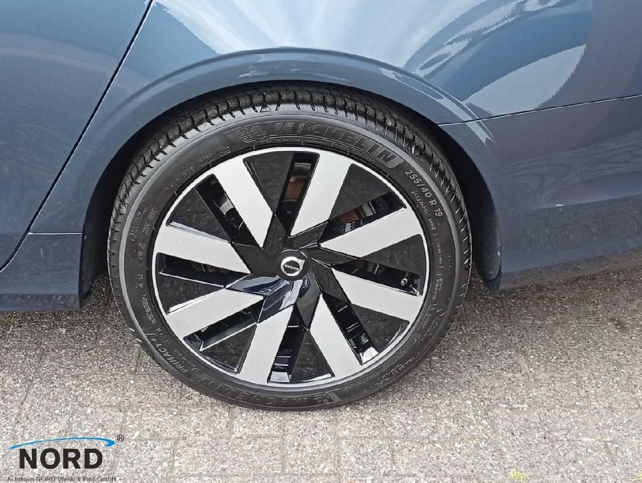 Volvo  T8 Ultimate Dark Plug-In Hybrid AWD