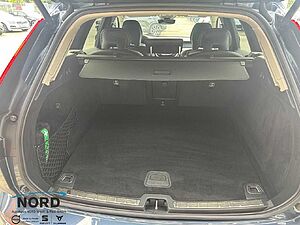 Volvo  B4D Plus Dark AWD/Standh. /HarmanKardon/Blis
