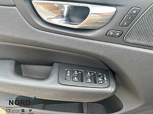 Volvo  B4D Plus Dark AWD/Standh. /HarmanKardon/Blis