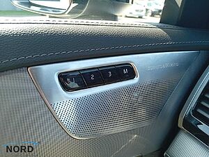 Volvo  Ultra Dark T8 Plug-In Hybrid AWD/B&W/22