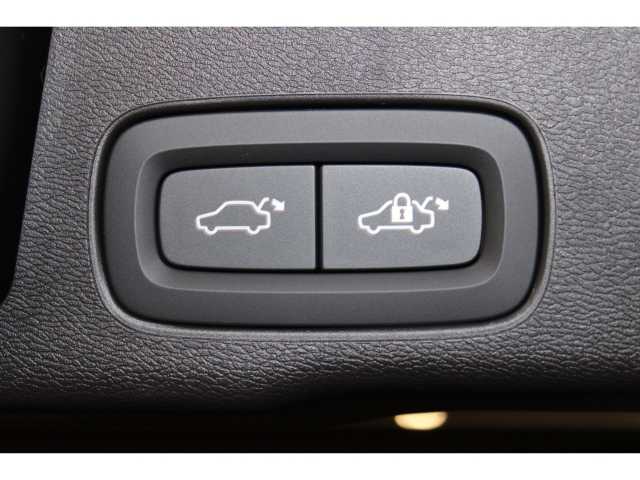 Volvo  T6 Recharge Plus Dark AWD Panoramadach 360Grad-Kamera