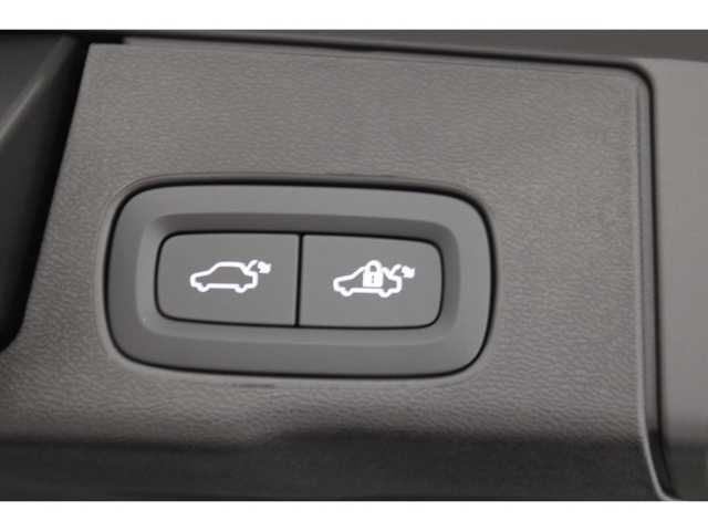 Volvo  T8 Plus Black Edition B&W Sound. 360°Kamera Panoramadach