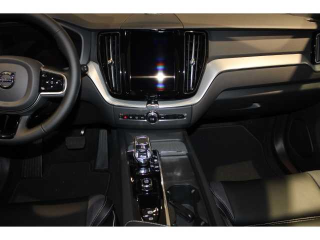 Volvo  T8 Plus Black Edition B&W Sound. 360°Kamera Panoramadach