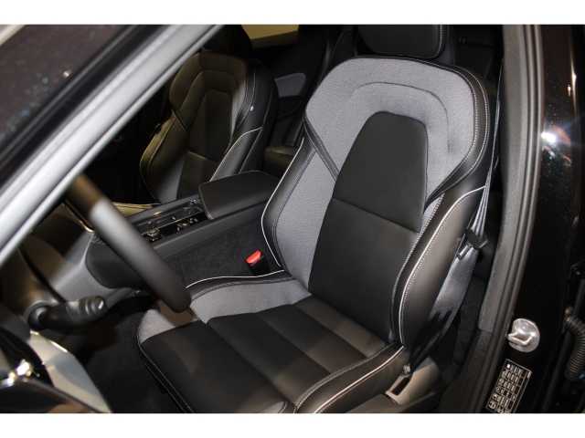 Volvo  T8 Plus Black Edition B&W Sound. 360°Kamera Panoramadach