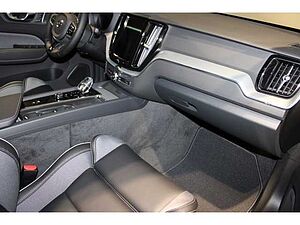 Volvo  T8 Plus Black Edition B&W Sound. 360°Kamera Panoramadach