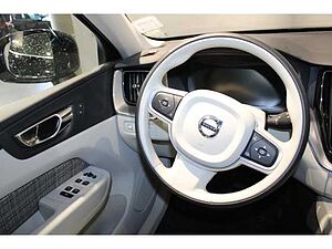 Volvo  D4 ''Momentum''   AWD LED 360Grad-Kamera Panoramadach