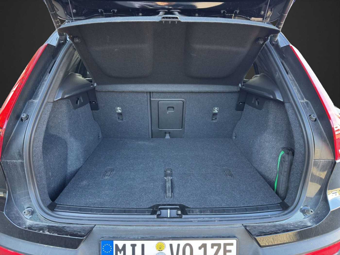 Volvo  Single Extended Range Plus Black Edition
