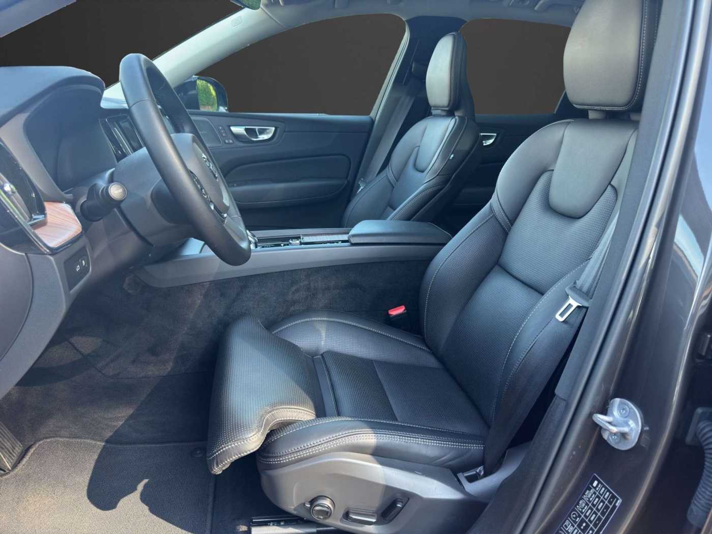 Volvo  T6 AWD Recharge Plus Dark